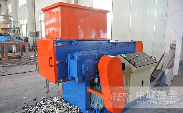 編織袋撕碎機的工作原理和性能特點