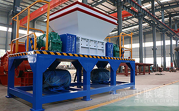 撕碎機(jī)用來(lái)撕碎生活垃圾的優(yōu)點(diǎn)