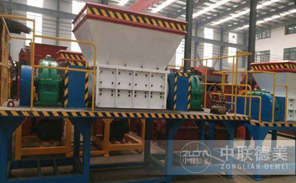 影響廢鋼撕碎機(jī)設(shè)備刀具使用壽命的主要因素是什么？