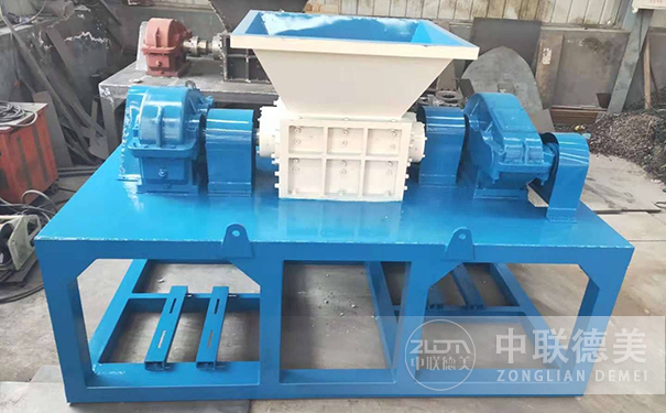 撕碎機(jī)在工作過程中應(yīng)注意的事項(xiàng)