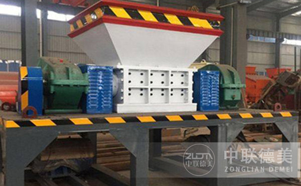 撕碎機(jī)出現(xiàn)卡機(jī)現(xiàn)象怎么解決？和操作時(shí)需要注意什么？