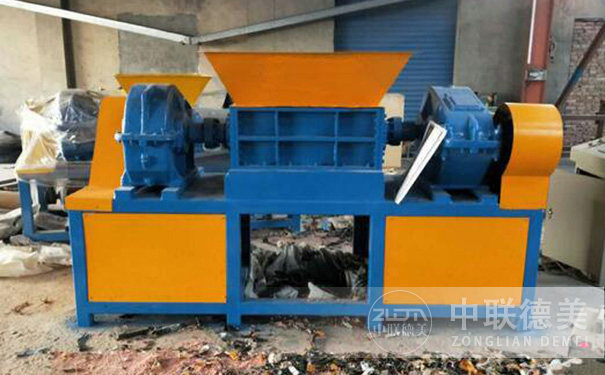 新開發(fā)的成功木材撕碎機(jī)設(shè)備是怎么篩分的？